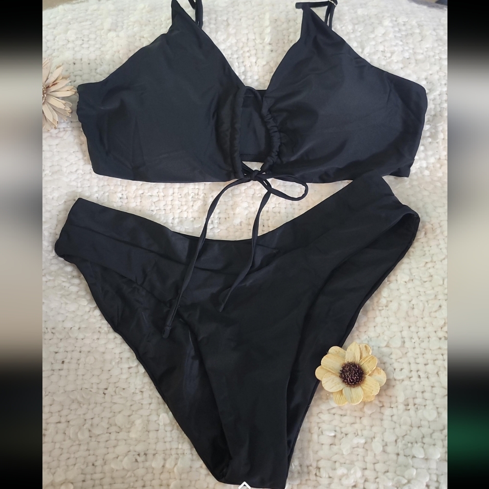 🕶 SUMMER SALE 🕶Elegant Black Bikini Set New Never Worn - Picture 3 of 6